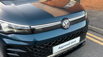 2025 Volkswagen ETSI MHEV R-Line DSG Euro 6 5-door (Blue) - Image: 15