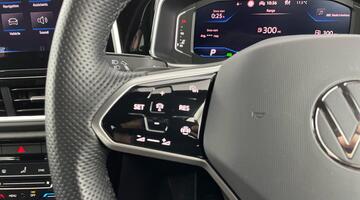 2022 Volkswagen TSI R-Line DSG Euro 6 5-door (Red) - Image: 23