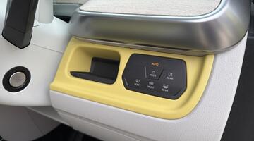 2024 Volkswagen Pro 77kWh Life Auto 5-door (Multicolour) - Image: 24