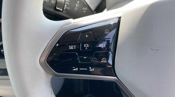 2025 Volkswagen Pro 79kWh Style Auto 5-door (SWB, 5Seat) (Black) - Image: 32