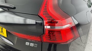 2024 Volvo 2.0 B5 MHEV Plus Auto Euro 6 5-door (Black) - Image: 18