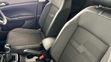 2023 Volkswagen 1.0 TSI Black Edition Euro 6 5-door (White) - Image: 32