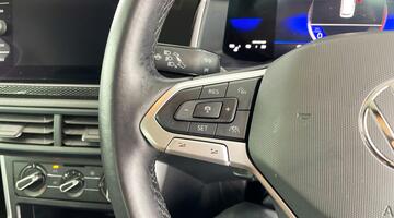 2022 Volkswagen 1.0 TSI Life Euro 6 5-door (Black) - Image: 21