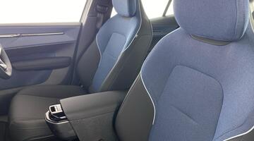 2025 Volvo Single Motor Extended Range 69kWh Plus Auto 5-door (White) - Image: 30