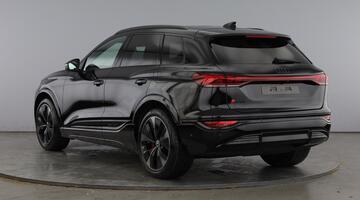 2025 Audi SQ6 SUV Edition 1 e-tron 360,00 kW (Black) - Image: 3