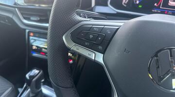 2025 Volkswagen TSI R-Line DSG 2WD Euro 6 2-door (Black) - Image: 13