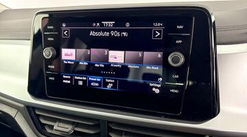 2023 Volkswagen 1.0 TSI Life Euro 6 5-door (Black) - Image: 14