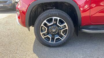 2025 Volkswagen 2.0 TDI Style Auto 4Motion Euro 6 4-door (Red) - Image: 13