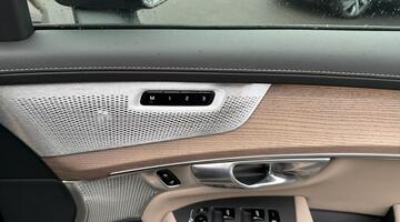 2025 Volvo 2.0 T8 18.8kWh Ultra Dark Auto 4WD Euro 6 5-door (Red) - Image: 39