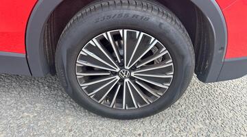 2025 Volkswagen ETSI MHEV Life DSG Euro 6 5-door (Red) - Image: 23