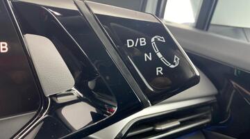 2022 Volkswagen Pure 52kWh Life Auto 5-door (White) - Image: 21