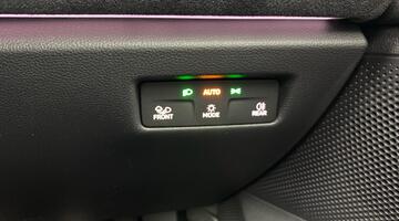 2025 Volkswagen 2.0 TSI R-Line DSG Euro 6 5-door (Black) - Image: 12