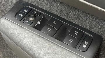 2025 Volvo 2.0 B3 MHEV Ultra Dark DCT Auto Euro 6 5-door (Black) - Image: 25