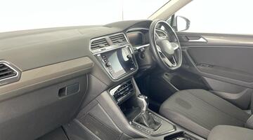 2021 Volkswagen 2.0 TDI Life DSG Euro 6 5-door (Silver) - Image: 2