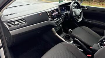 2025 Volkswagen 1.0 TSI Match Euro 6 5-door (Silver) - Image: 24