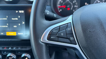 2022 Dacia TCe Prestige Euro 6 5-door (Orange) - Image: 10