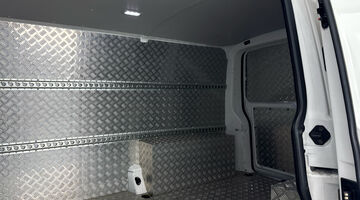 2022 Volkswagen 2.0 TDI T3Highline FWD SWB Euro 6 5-door (White) - Image: 29