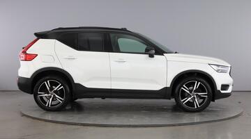 2021 Volvo T3 R-Design Auto Euro 6 5-door (White) - Image: 4
