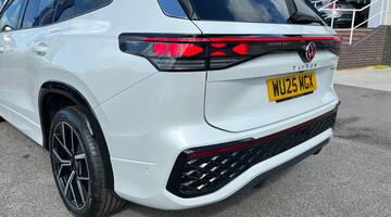 2025 Volkswagen TSI eHybrid 19.7kWh R-Line DSG Euro 6 5-door (White) - Image: 35