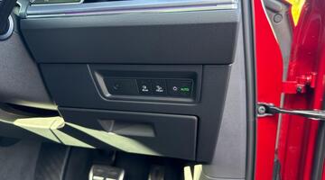 2025 Volkswagen 3.0 TDI V6 Black Edition Tiptronic 4Motion Euro 6 5-door (Red) - Image: 20