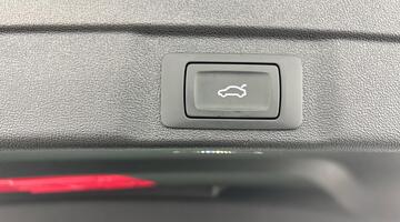 2025 Audi 2.0 e-hybrid5.9kWh Technik Saloon S Tronic quattro Euro 6 5-door (White) - Image: 30