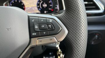 2025 Volkswagen TSI R-Line DSG 2WD Euro 6 2-door (Black) - Image: 30