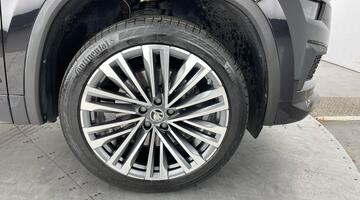 2024 Škoda 2.0 TDI Laurin & Klement DSG 4WD Euro 6 5-door (7 Seat) (Black) - Image: 5