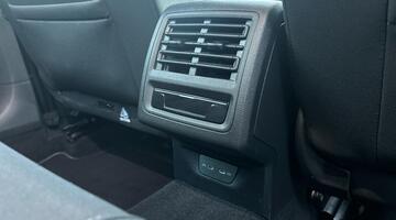 2022 Volkswagen TSI Style Euro 6 5-door (Red) - Image: 22