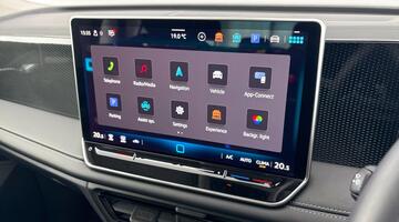 2025 Volkswagen ETSI MHEV Match DSG Euro 6 5-door (Black) - Image: 18