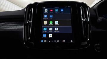 2025 Volvo 2.0 B4 MHEV Plus DCT Auto Euro 6 5-door (Black) - Image: 33