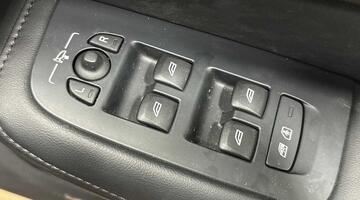 2025 Volvo 2.0 B4 MHEV Plus DCT Auto Euro 6 5-door (Black) - Image: 24