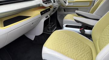 2024 Volkswagen Pro 77kWh Life Auto 5-door (Multicolour) - Image: 17