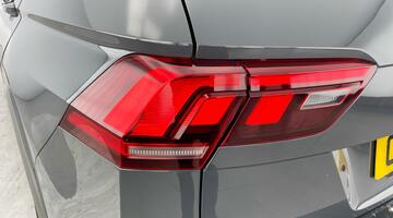 2023 Volkswagen TSI R-Line Edition DSG Euro 6 5-door (Grey) - Image: 32