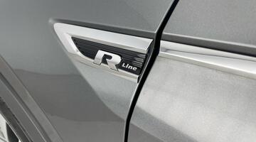 2017 Volkswagen 2.0 TSI R-Line DSG 4Motion Euro 6 5-door (Grey) - Image: 44