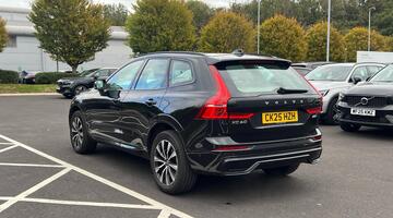 2025 Volvo 2.0 B5 MHEV Plus Auto Euro 6 5-door (Black) - Image: 3