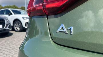 2025 Audi 1.0 TFSI 30 S line Sportback Euro 6 5-door (Green) - Image: 17