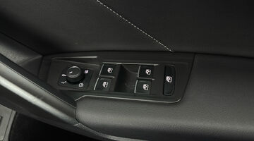 2025 Volkswagen TSI R-Line DSG Euro 6 5-door (White) - Image: 30