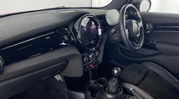 2021 MINI Cooper Sport Euro 6 5-door (Red) - Image: 2