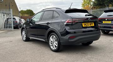 2025 Volkswagen 1.0 TSI Match DSG Euro 6 5-door (Black) - Image: 3