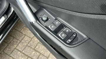 2025 Audi TFSI CoD 35 S line S Tronic Euro 6 5-door (Black) - Image: 13