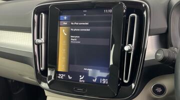 2020 Volvo 2.0 T4 Momentum Pro Auto Euro 6 5-door (Black) - Image: 29