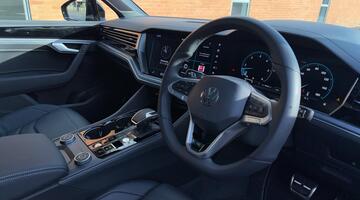 2025 Volkswagen 3.0 TDI V6 Black Edition Tiptronic 4Motion Euro 6 5-door (Grey) - Image: 6