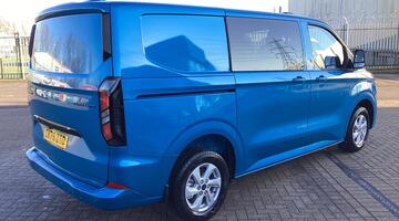 2025 Ford 2.0 320 EcoBlue Limited Crew Van L1 H1 Euro 6 5-door (Blue) - Image: 14