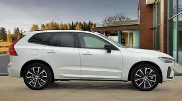 2025 Volvo 2.0 B5 MHEV Plus Auto Euro 6 5-door (White) - Image: 2