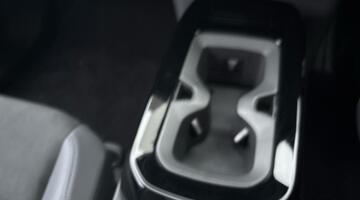 2025 Volkswagen Pro 77kWh Match Auto 5-door (Blue) - Image: 15