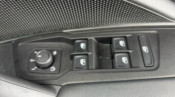 2025 Volkswagen ETSI MHEV Life DSG Euro 6 5-door (Purple) - Image: 19