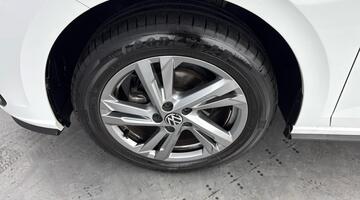 2025 Volkswagen 1.0 TSI R-Line DSG Euro 6 5-door (White) - Image: 38