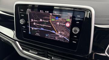 2025 Volkswagen 2.0 TSI R DSG 4Motion Euro 6 5-door (Black) - Image: 22