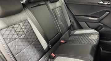 2025 Volkswagen 2.0 TDI R-Line DSG Euro 6 5-door (Blue) - Image: 9