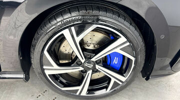 2025 Volkswagen 2.0 TSI R DSG 4Motion Euro 6 5-door (Black) - Image: 5